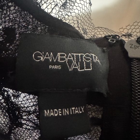 GIAMBATTISTA VALLI
Giambattista Valli – Polka-Dot Tulle Ruffled Blouse - Picture 4 of 6